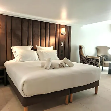 Hotel & Monsigny