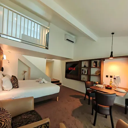 Hotel & Monsigny 3*